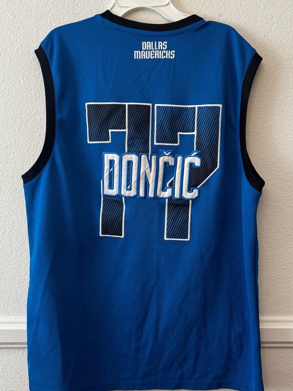 Dallas Mavericks Luka Dončić #77 Blue Basketball Jersey. Excellent condition!